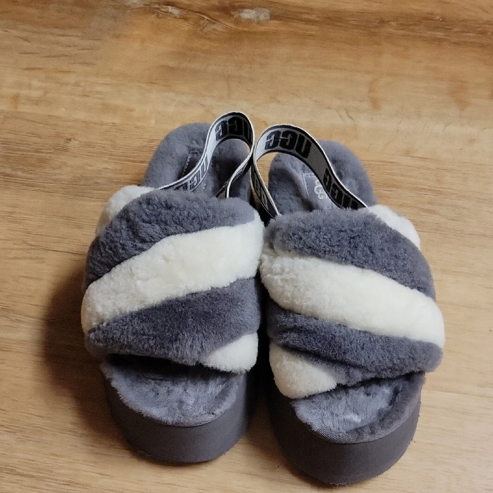 UGG Women's Gray and White Platform Disco Stripe Slides Sz 6